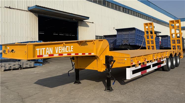 Camion Semi Remorque Plateau Surbaissé Porte Engin À Vendre In Guinea