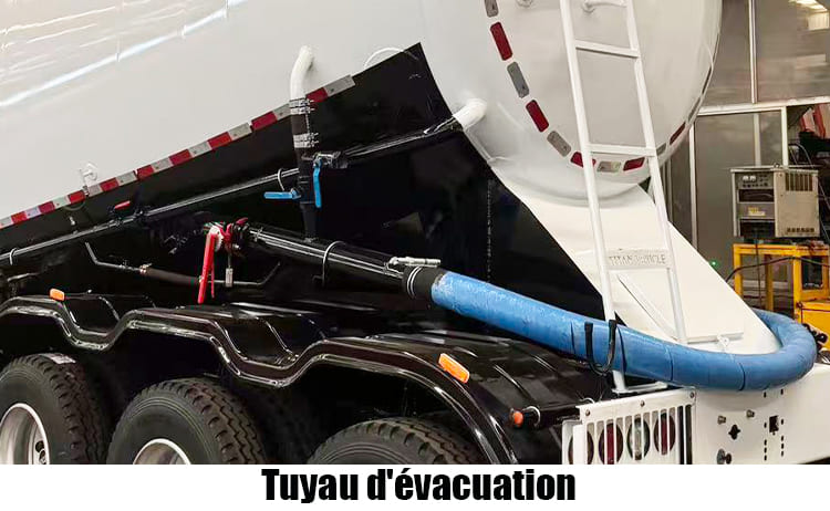 Semi Remorque Spitzer Citerne Pulvérulent Au Burkina Faso