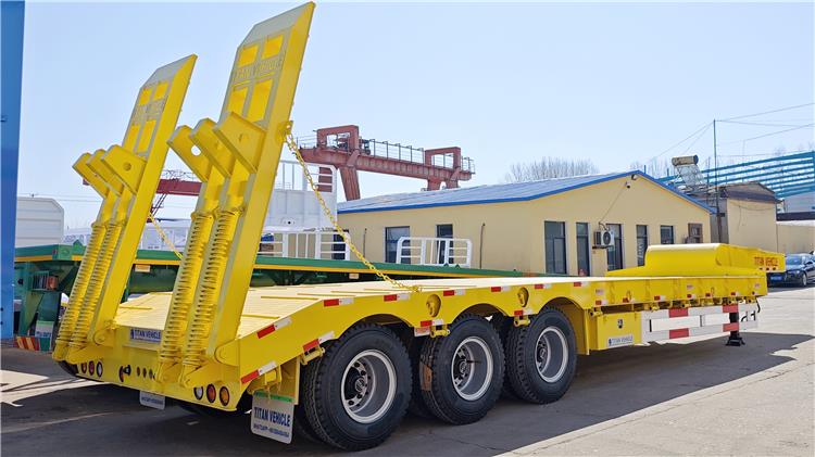 Semi Remorque Surbaissée 3 Essieux Camion À Vendre Au Sénégal
