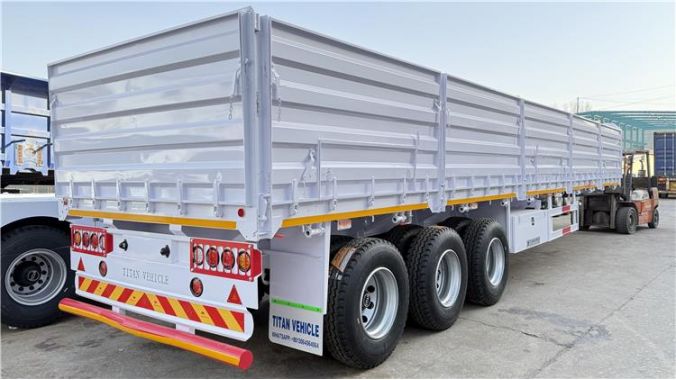 Semi Remorque Plateau Avec Ridelles